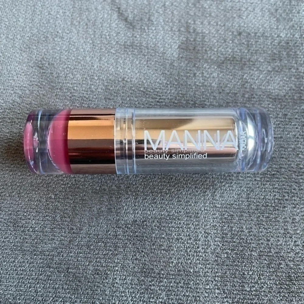 MANNA KADAR beauty simplified Color: red Wall Street Brand new
